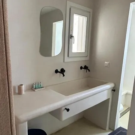 Petradi & Apartment Aegiali