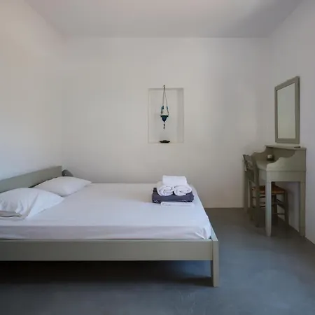 Petradi & Apartment Aegiali
