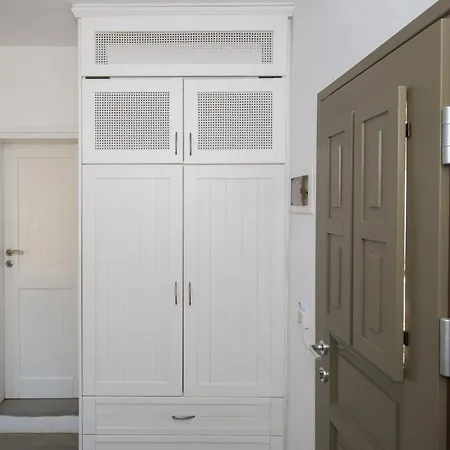 Apartment Petradi &